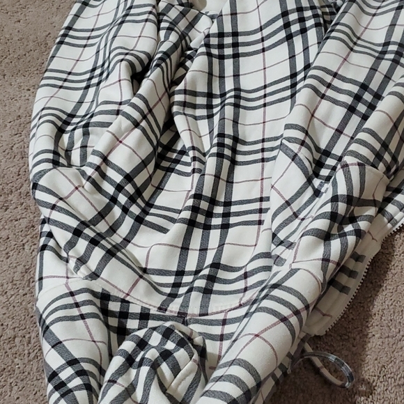 Burberry Sweater Zip Up - Picture 4 of 4